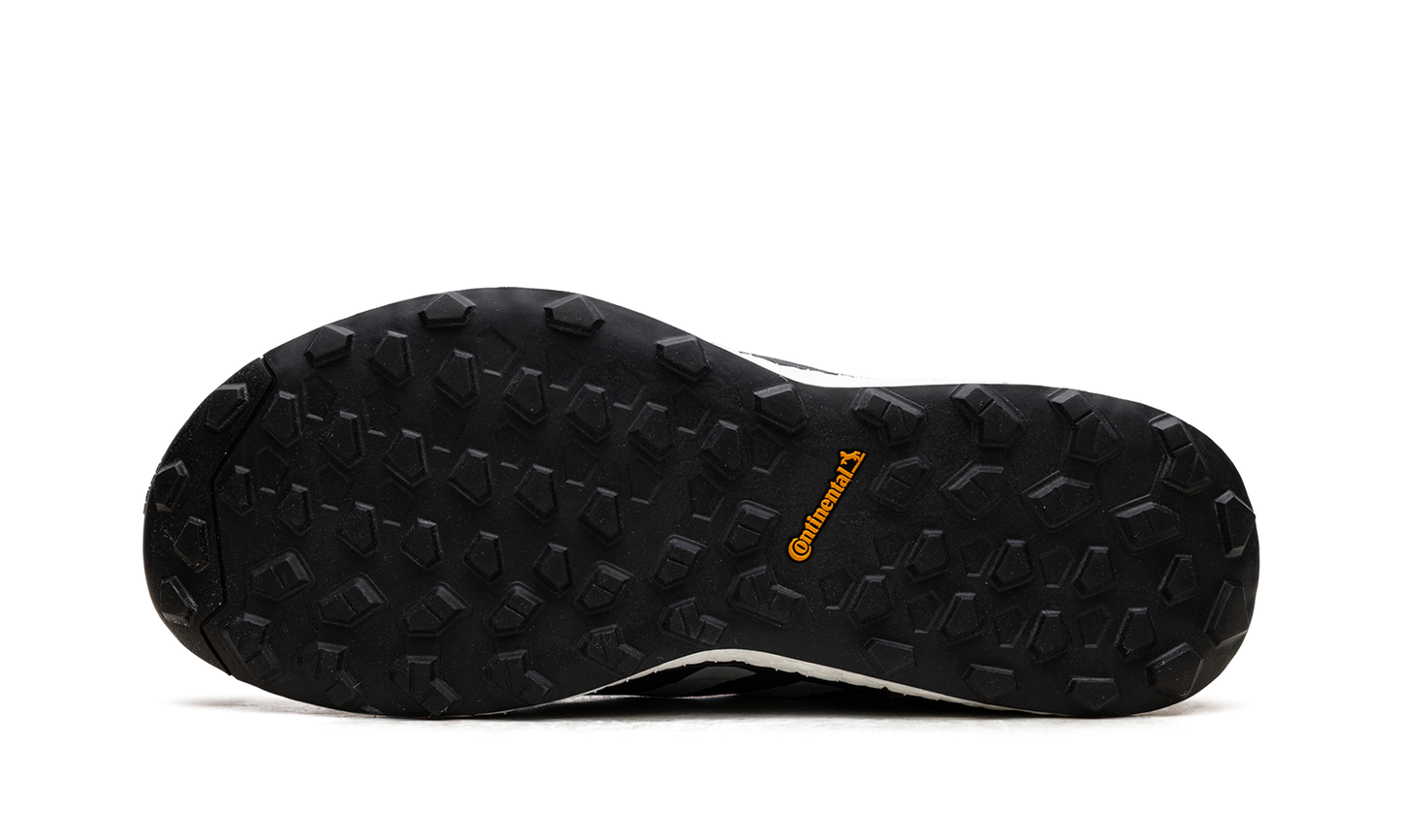 Terrex Agravic Flow "CORE BLACK/CRYSTAL WHITE/SOLAR RED" FW5119