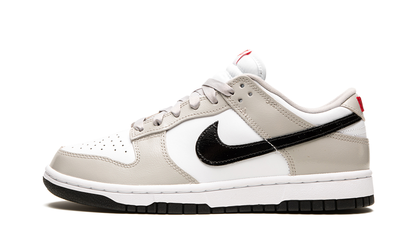 DUNK LO ESS WMNS "Light Iron Ore" DQ7576 001